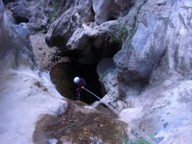 descendiendo a las profundidades del barranco